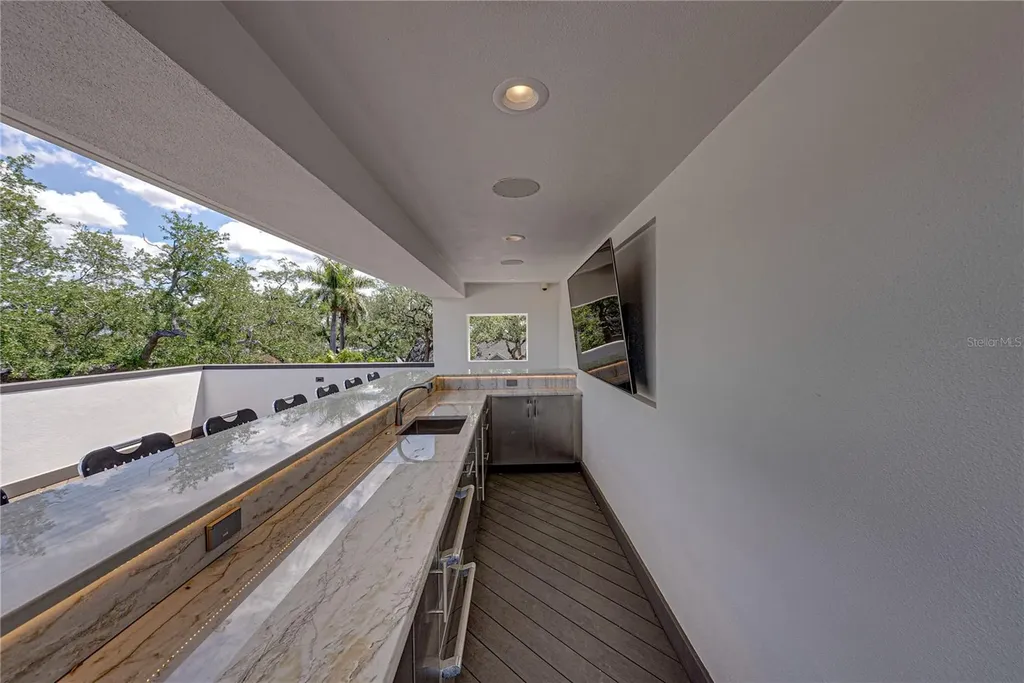 2903 W Hawthorne Road Tampa FL 33611