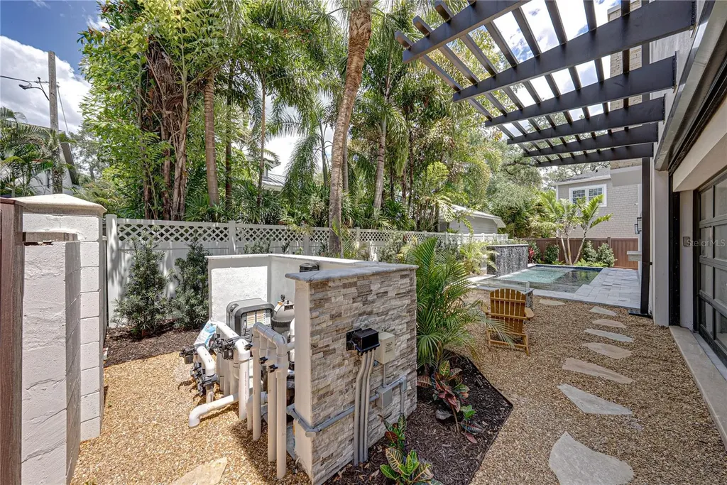 2903 W Hawthorne Road Tampa FL 33611