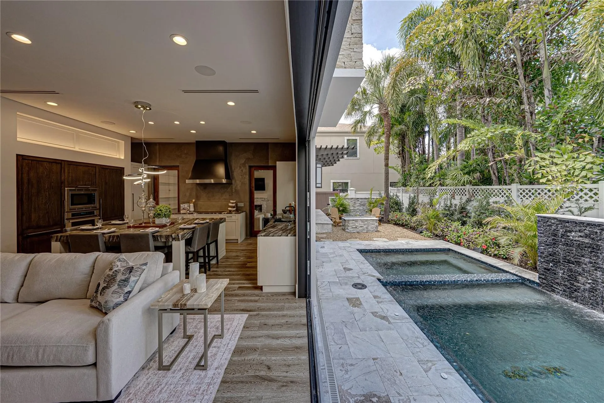 2903 W Hawthorne Road Tampa FL 33611