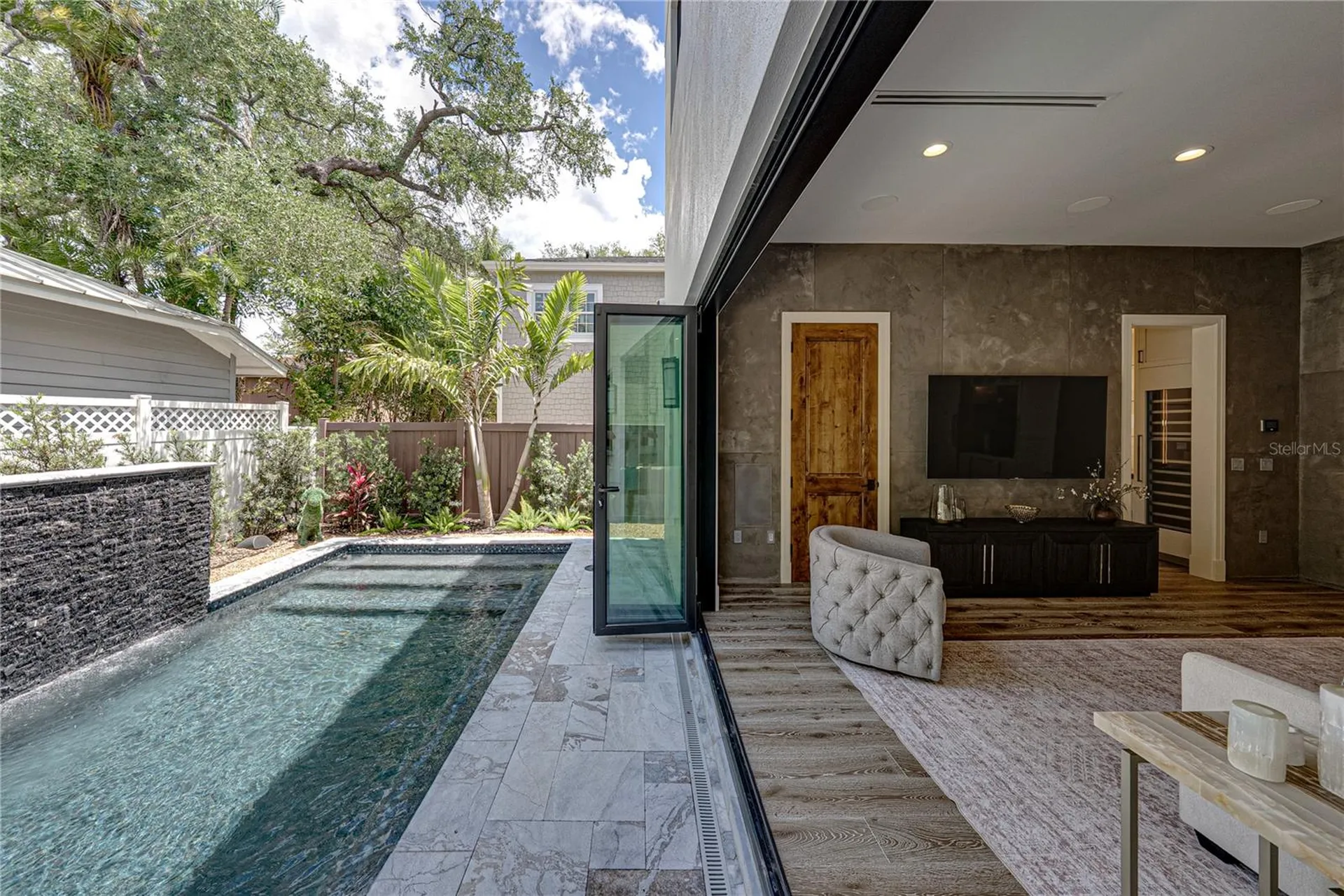 2903 W Hawthorne Road Tampa FL 33611