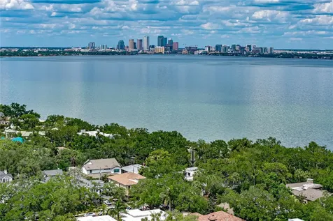 2903 W Hawthorne Road Tampa FL 33611