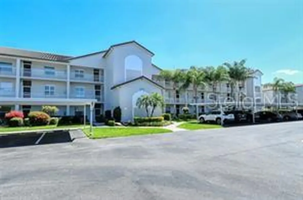 8735 Olde Hickory Avenue Sarasota FL 34238