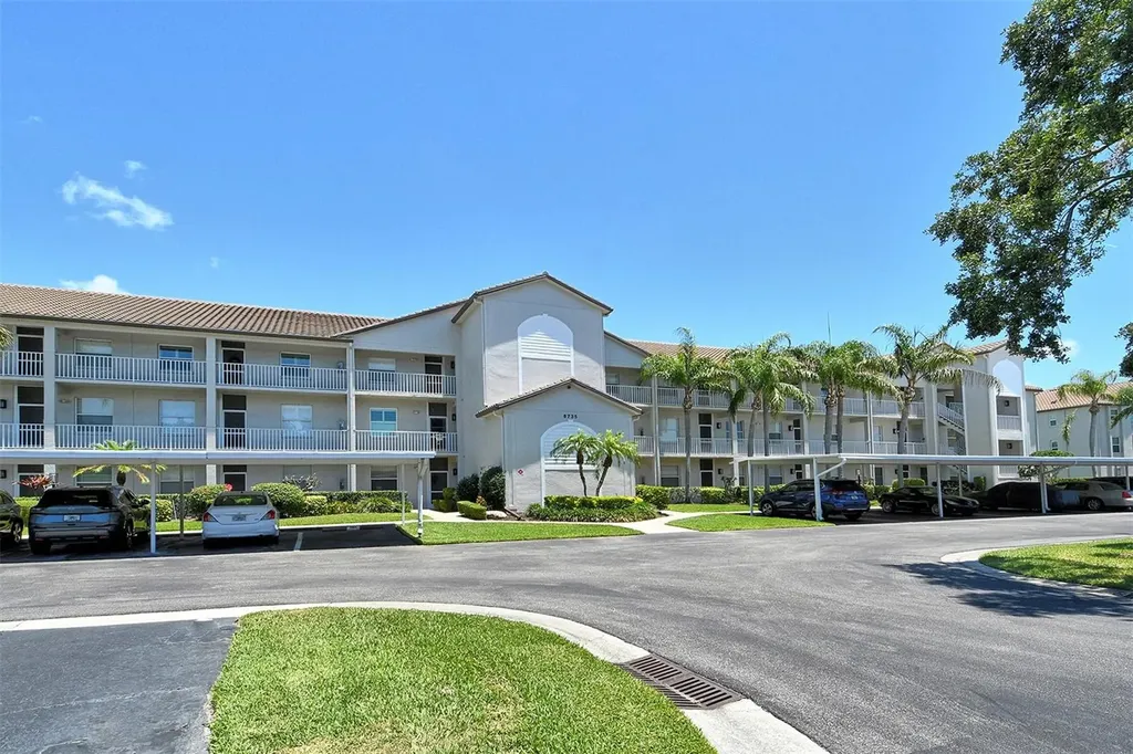 8735 Olde Hickory Avenue Sarasota FL 34238