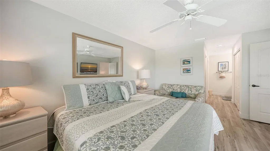8735 Olde Hickory Avenue Sarasota FL 34238