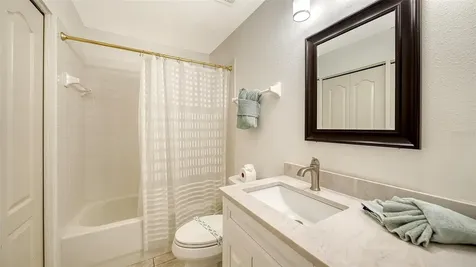 8735 Olde Hickory Avenue Sarasota FL 34238