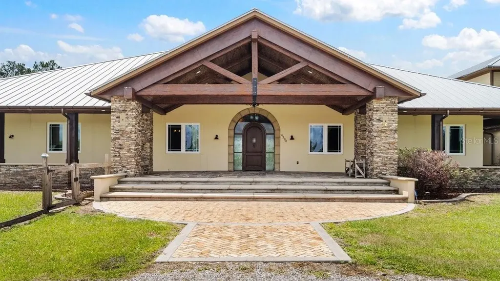 4290 Pioneer Trail New Smyrna Beach FL 32168