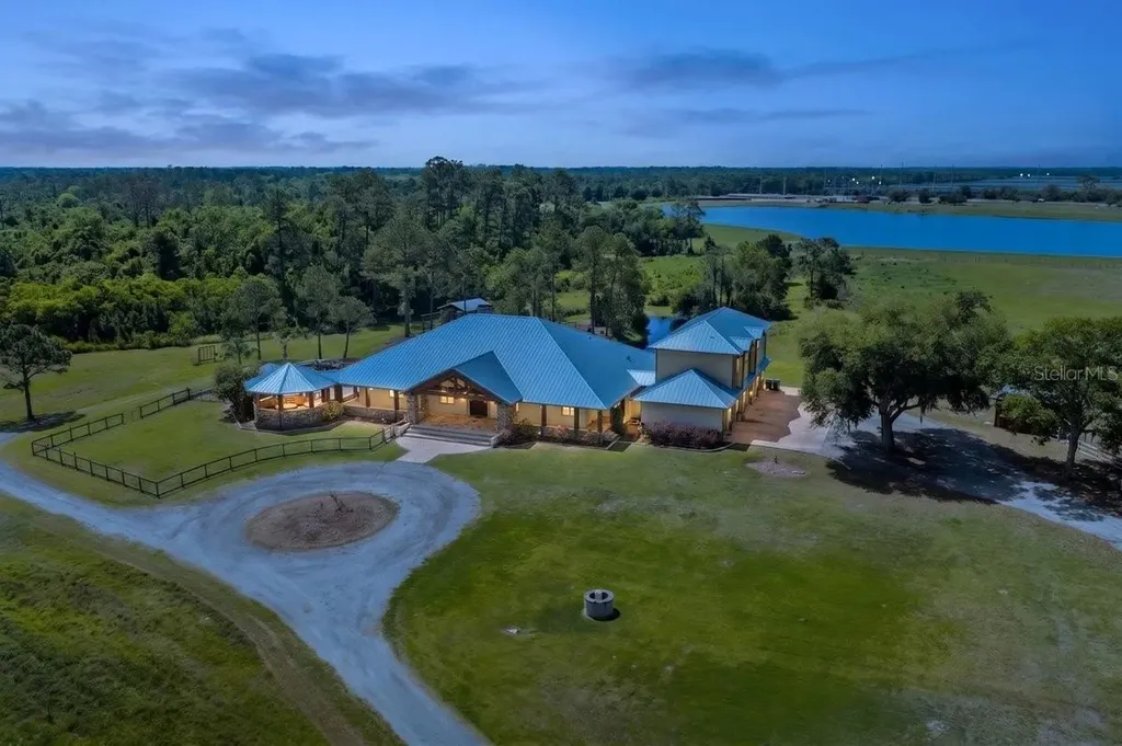 4290 Pioneer Trail New Smyrna Beach FL 32168
