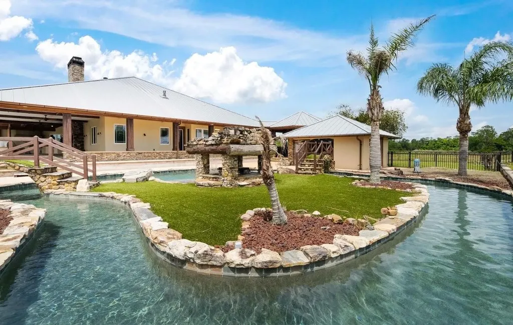 4290 Pioneer Trail New Smyrna Beach FL 32168