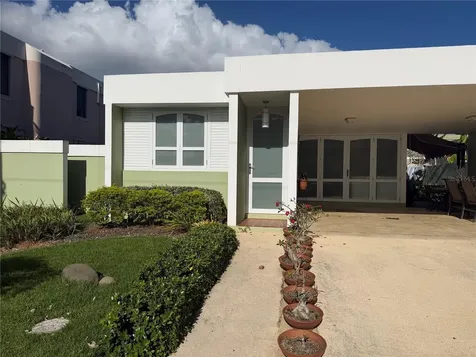 Montecasino Heights Calle Río Tanamá N-25 Toa Alta PR 00953
