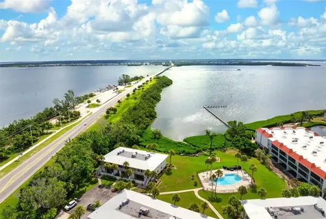 711 Manatee Avenue Holmes Beach FL 34217