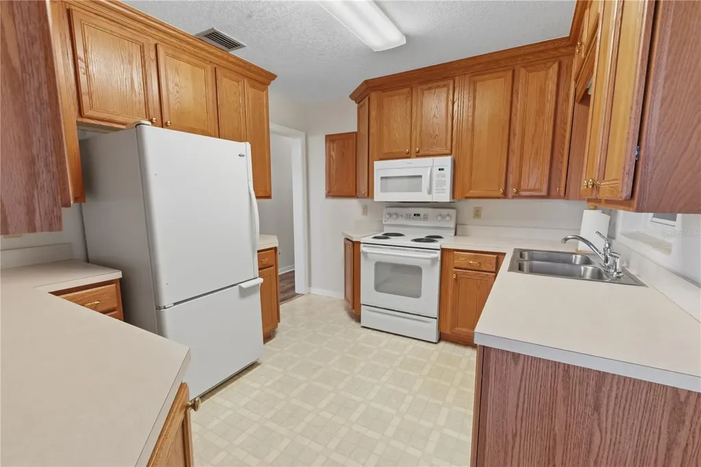 2425 Burns Avenue Lake Wales FL 33898
