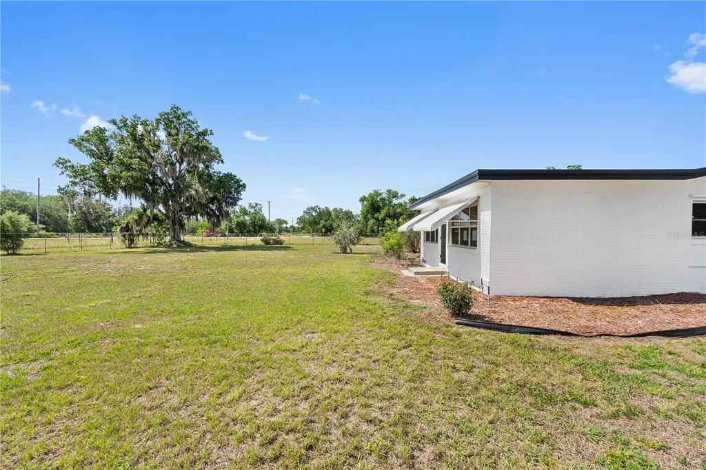 2425 Burns Avenue Lake Wales FL 33898