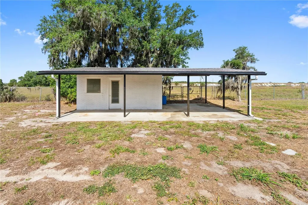 2425 Burns Avenue Lake Wales FL 33898