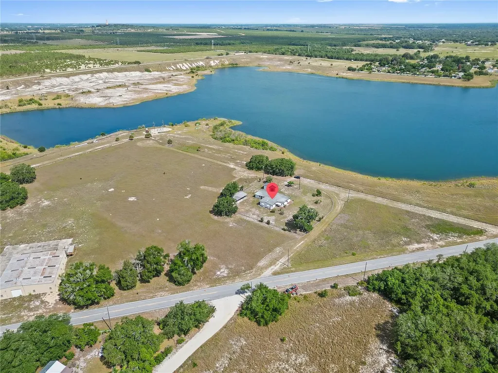 2425 Burns Avenue Lake Wales FL 33898