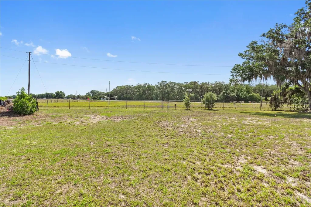2425 Burns Avenue Lake Wales FL 33898