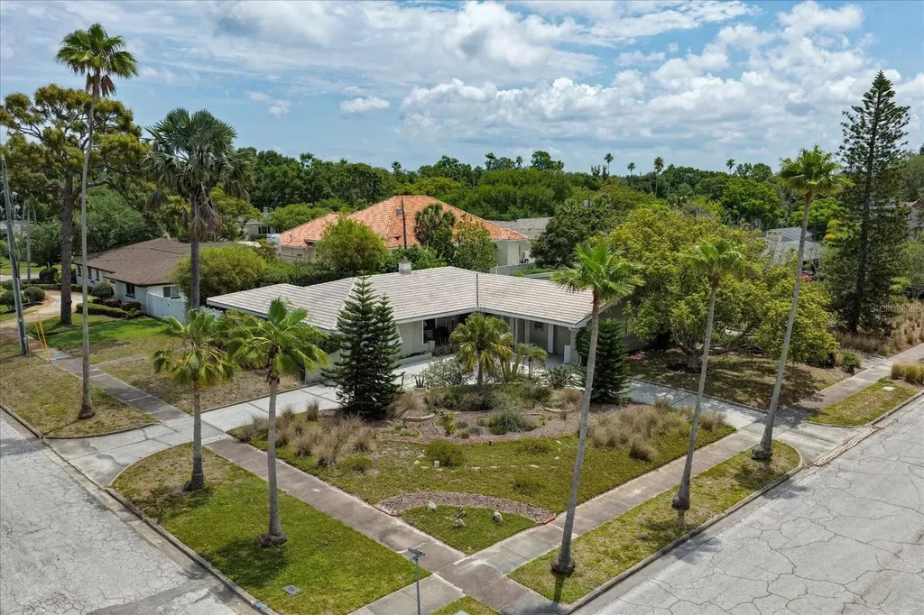 109 Ponce De Leon Boulevard Belleair FL 33756