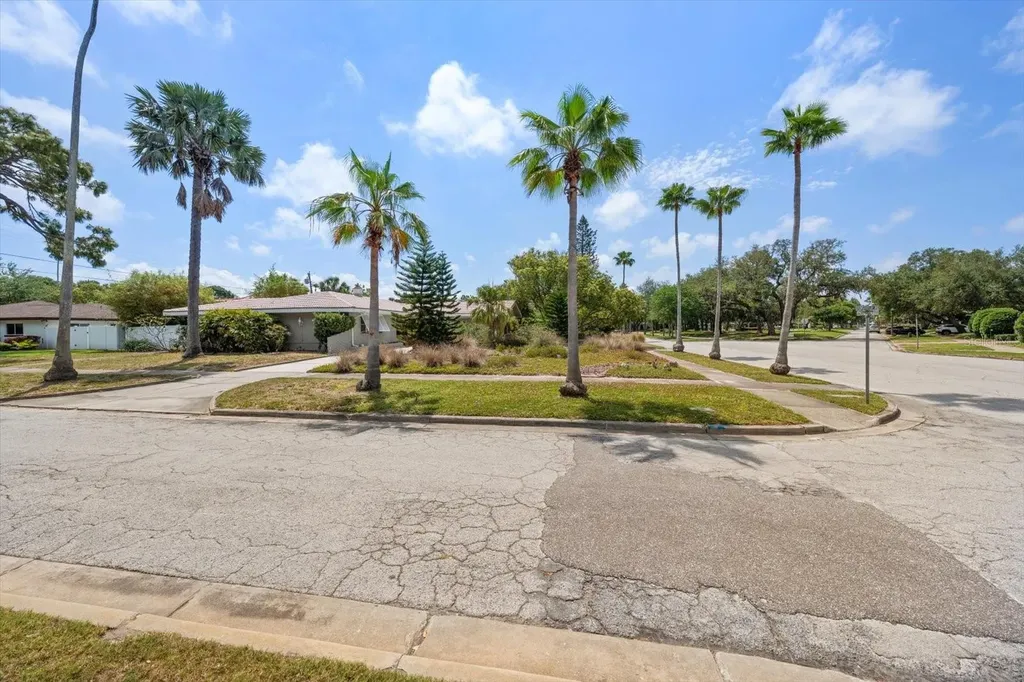 109 Ponce De Leon Boulevard Belleair FL 33756