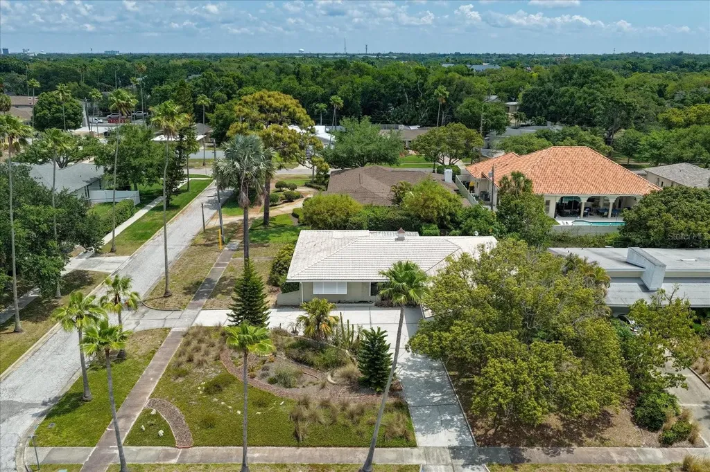 109 Ponce De Leon Boulevard Belleair FL 33756
