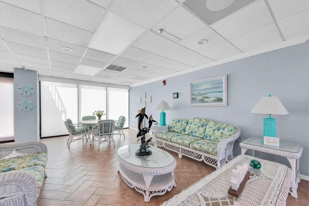 7050 Sunset Drive S South Pasadena FL 33707
