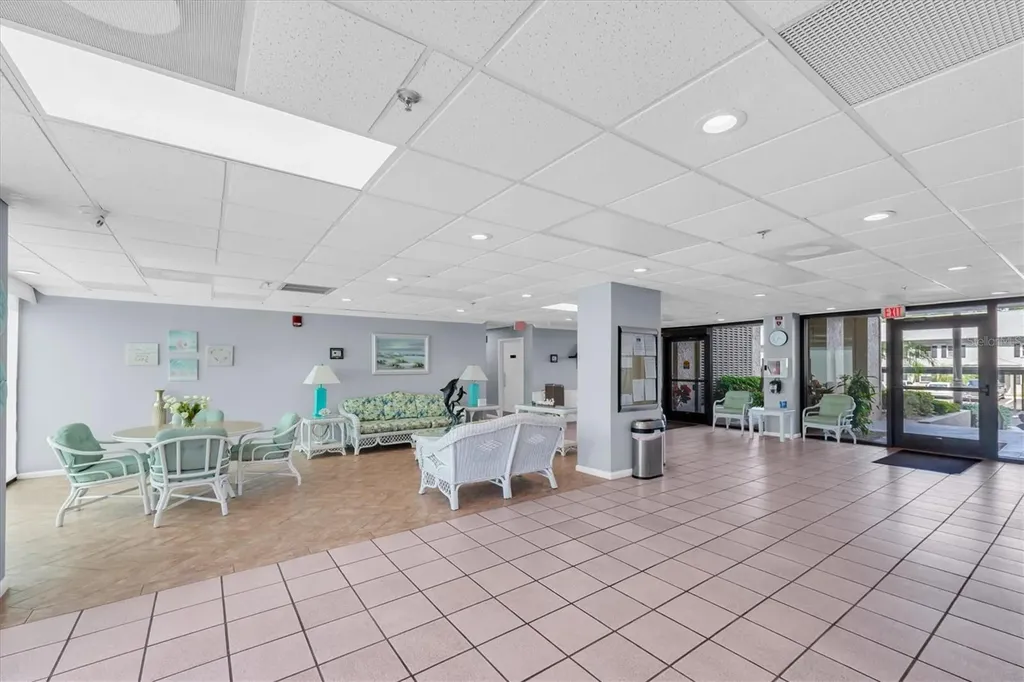 7050 Sunset Drive S South Pasadena FL 33707