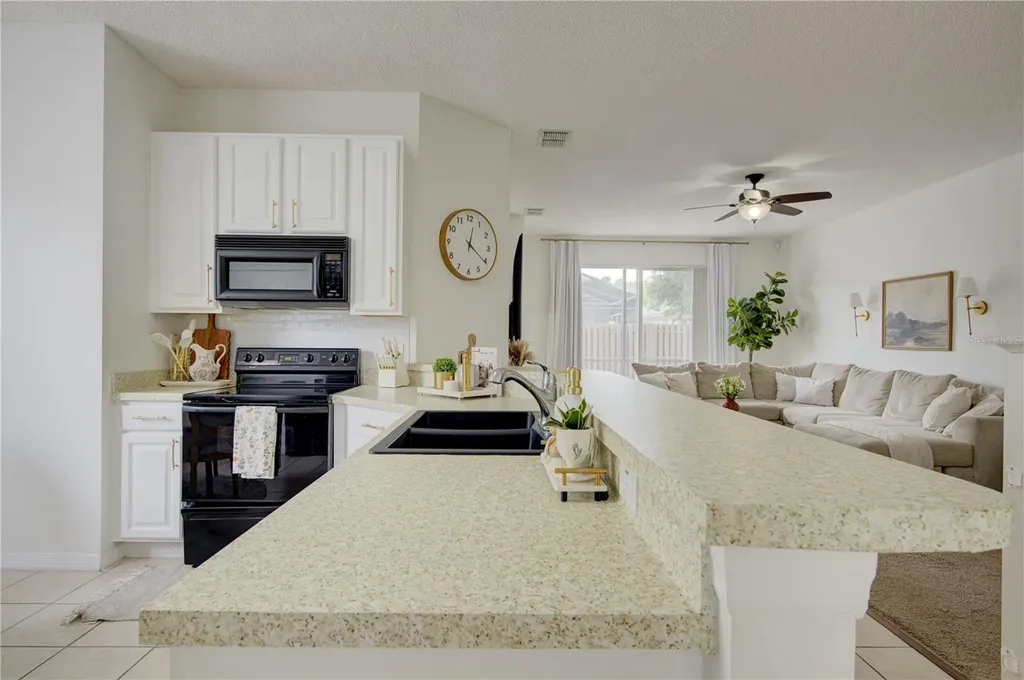 963 Cherry Valley Way Orlando FL 32828