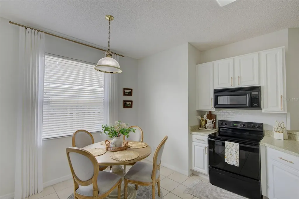 963 Cherry Valley Way Orlando FL 32828