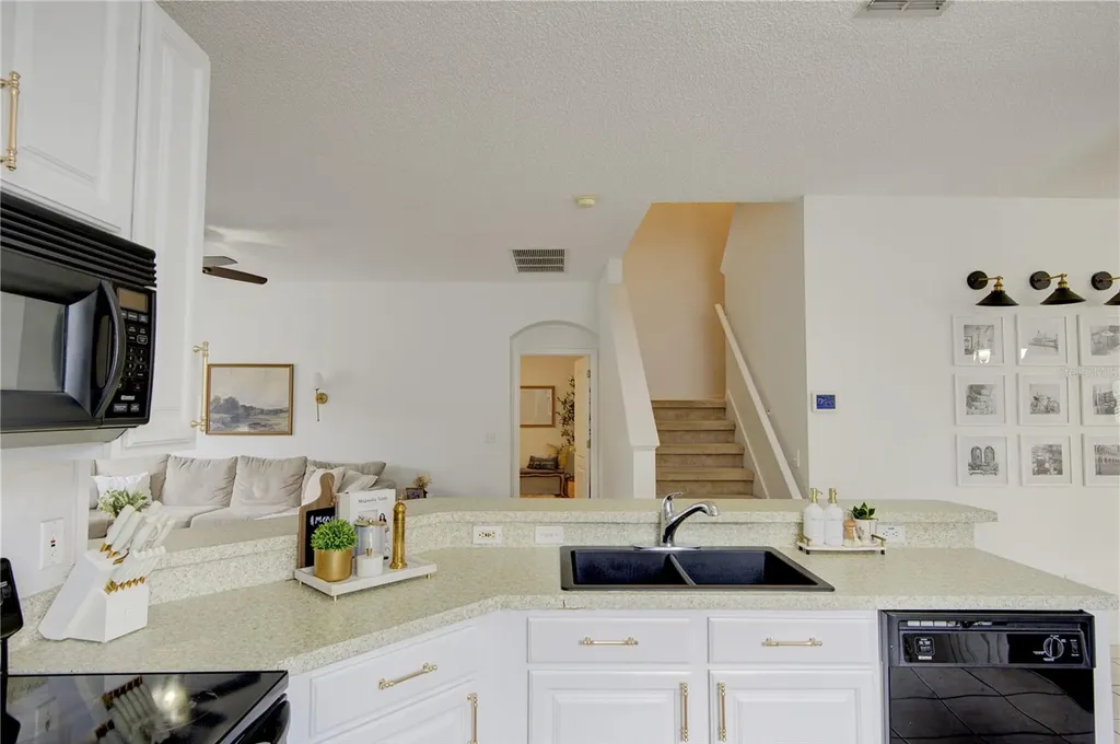 963 Cherry Valley Way Orlando FL 32828