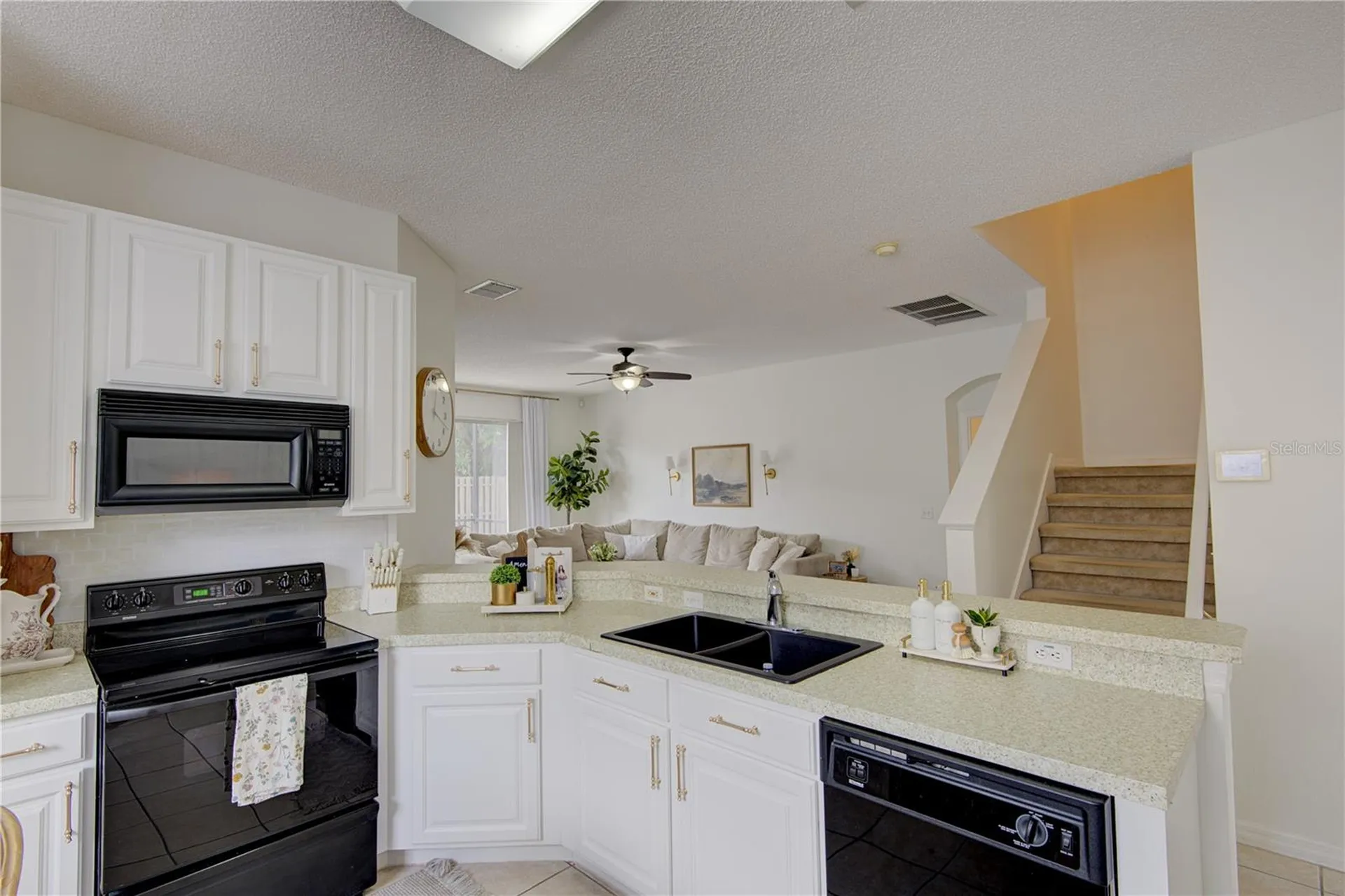 963 Cherry Valley Way Orlando FL 32828