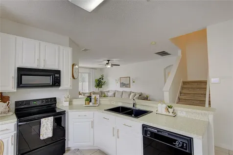 963 Cherry Valley Way Orlando FL 32828