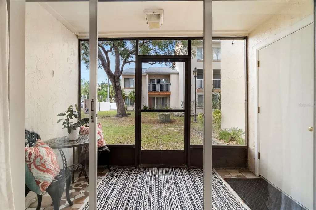 657 99th Avenue N St Petersburg FL 33702
