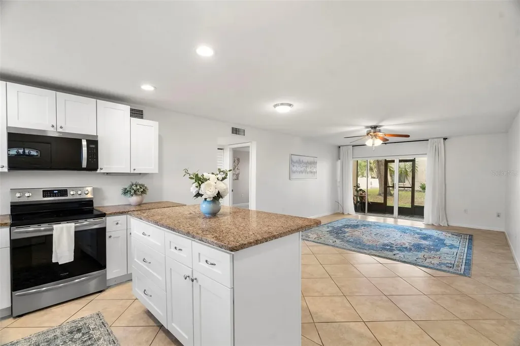 657 99th Avenue N St Petersburg FL 33702