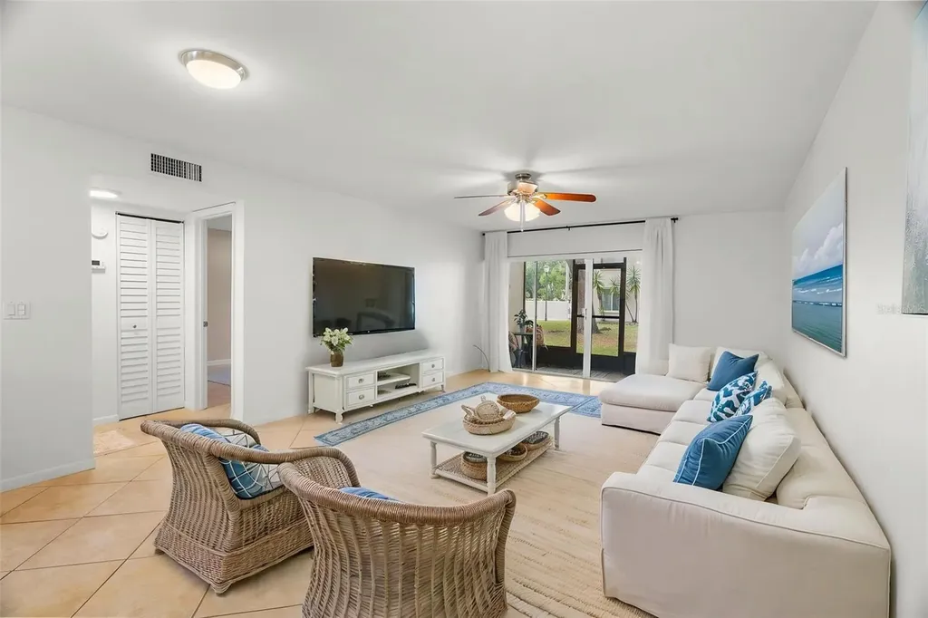 657 99th Avenue N St Petersburg FL 33702