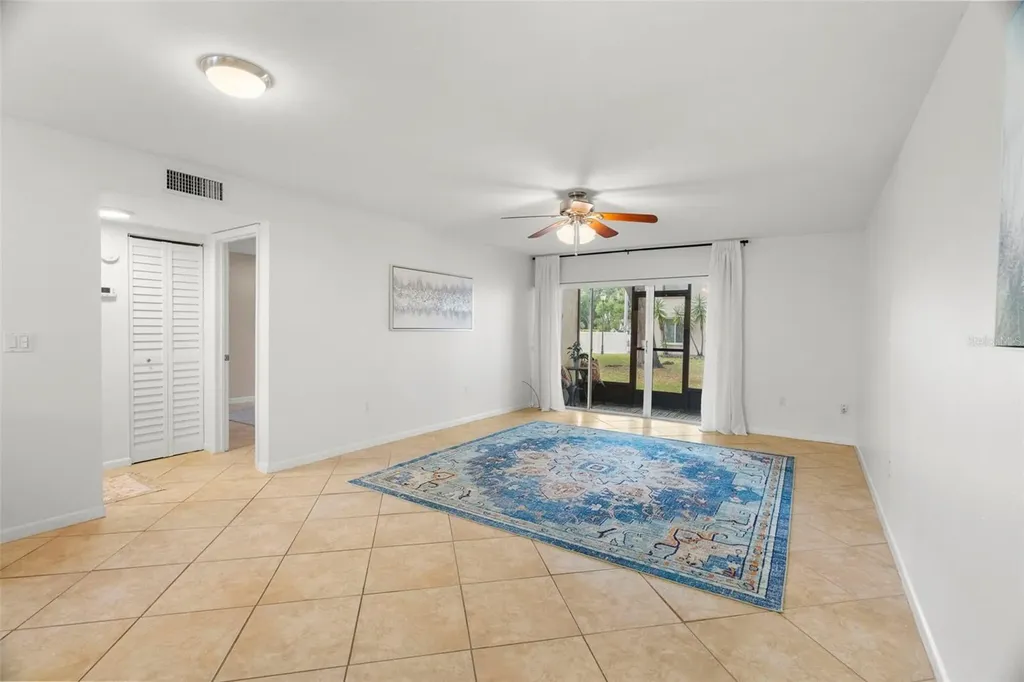 657 99th Avenue N St Petersburg FL 33702
