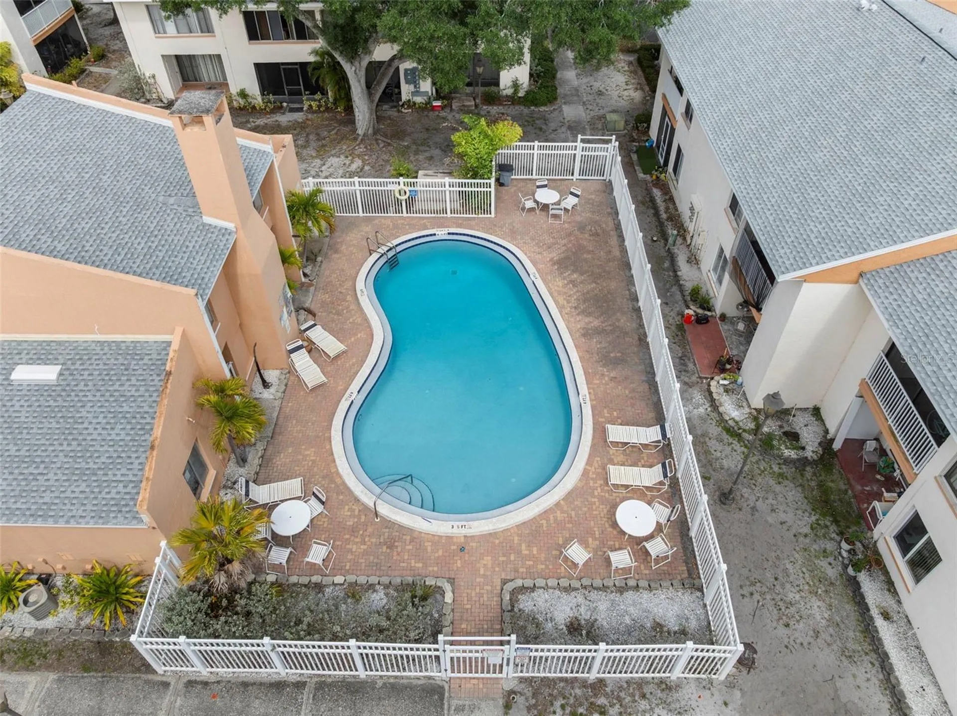 657 99th Avenue N St Petersburg FL 33702