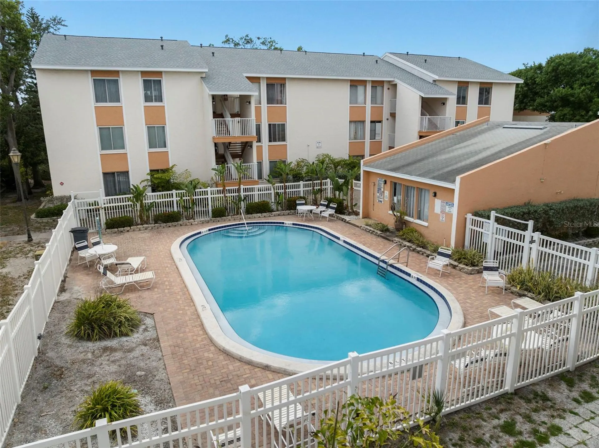 657 99th Avenue N St Petersburg FL 33702