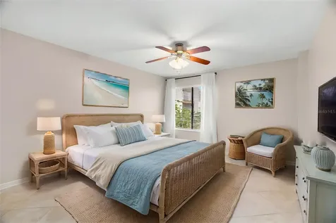 657 99th Avenue N St Petersburg FL 33702