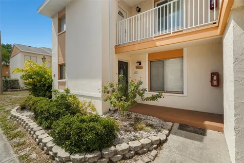 657 99th Avenue N St Petersburg FL 33702