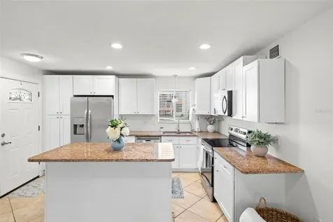 657 99th Avenue N St Petersburg FL 33702
