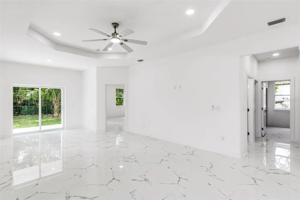 806 W Lowry Lane Tampa FL 33604