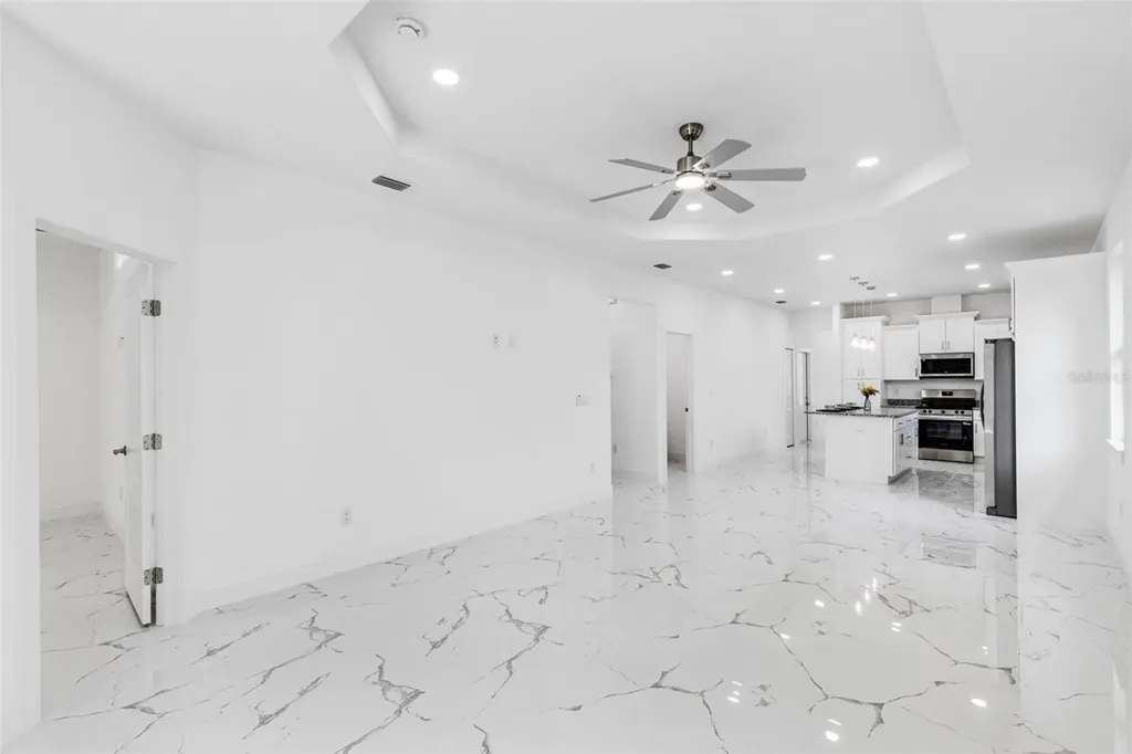 806 W Lowry Lane Tampa FL 33604