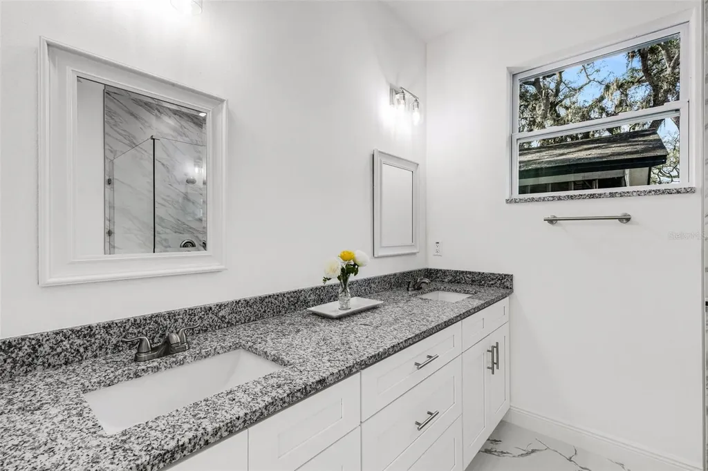 806 W Lowry Lane Tampa FL 33604