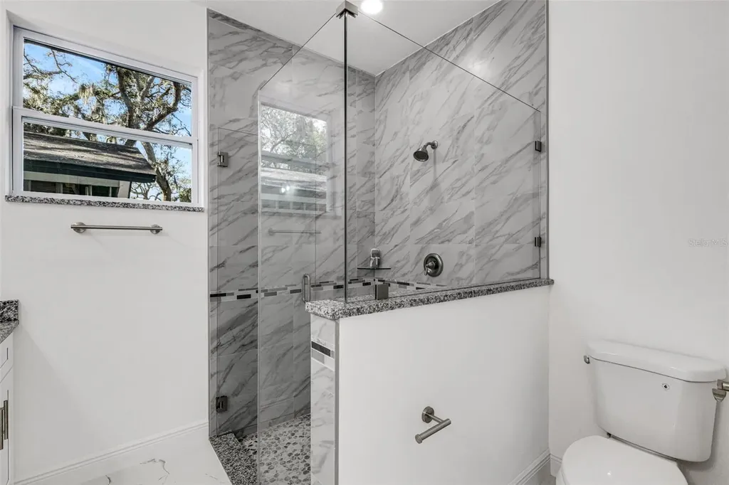 806 W Lowry Lane Tampa FL 33604
