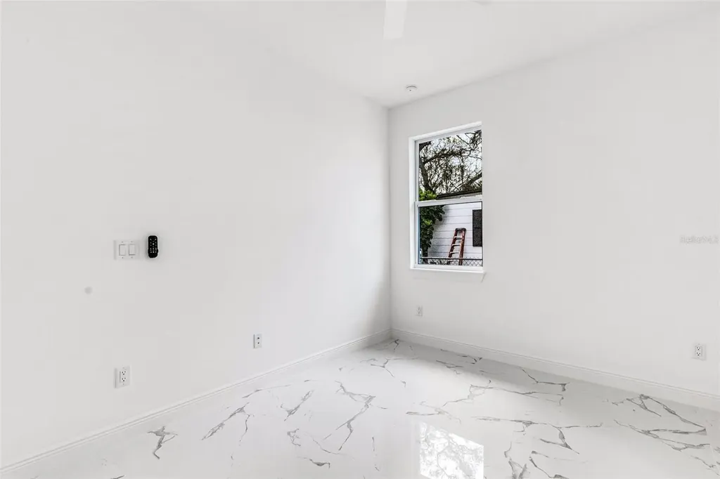 806 W Lowry Lane Tampa FL 33604