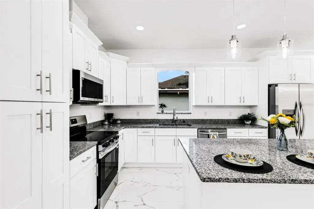806 W Lowry Lane Tampa FL 33604