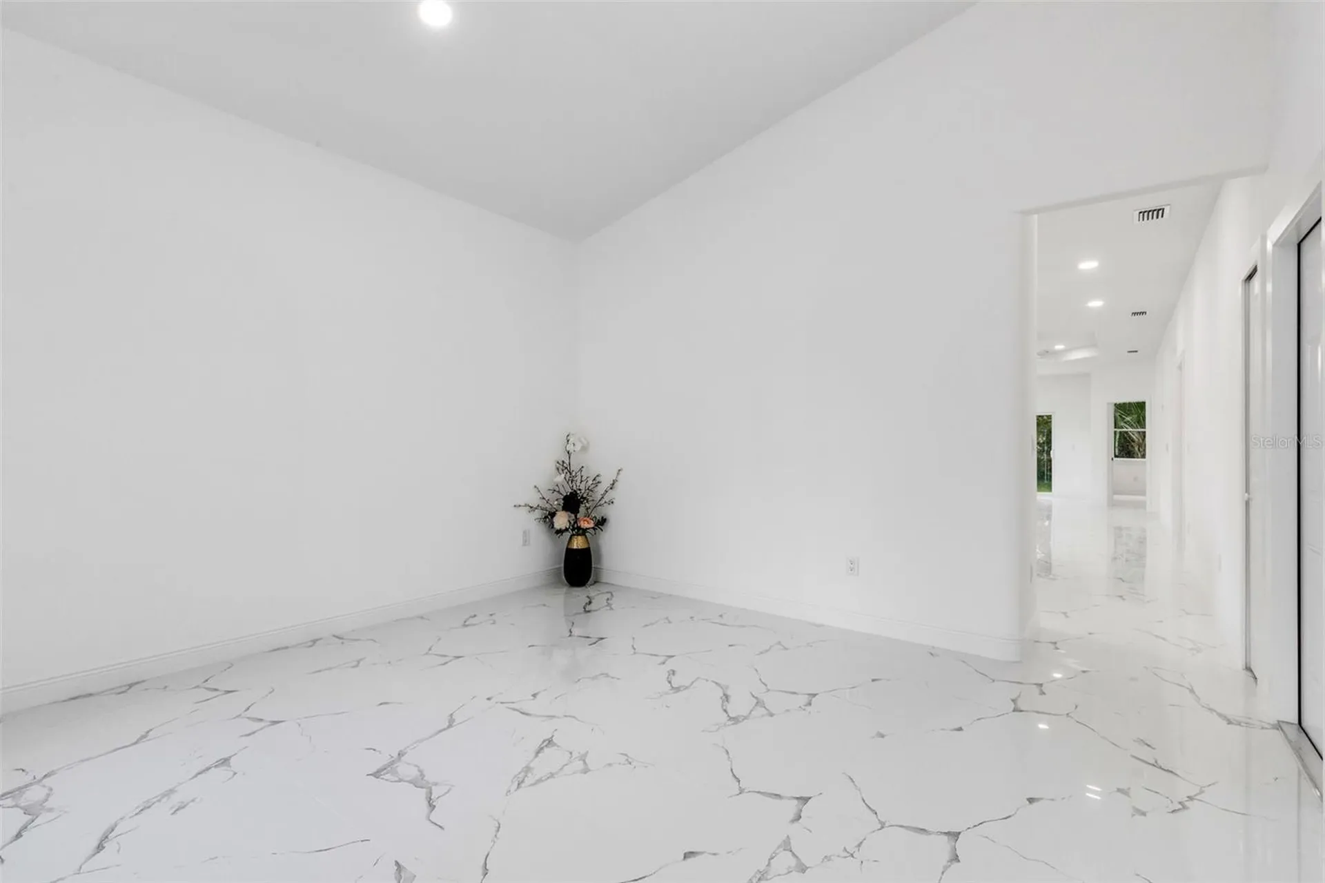 806 W Lowry Lane Tampa FL 33604
