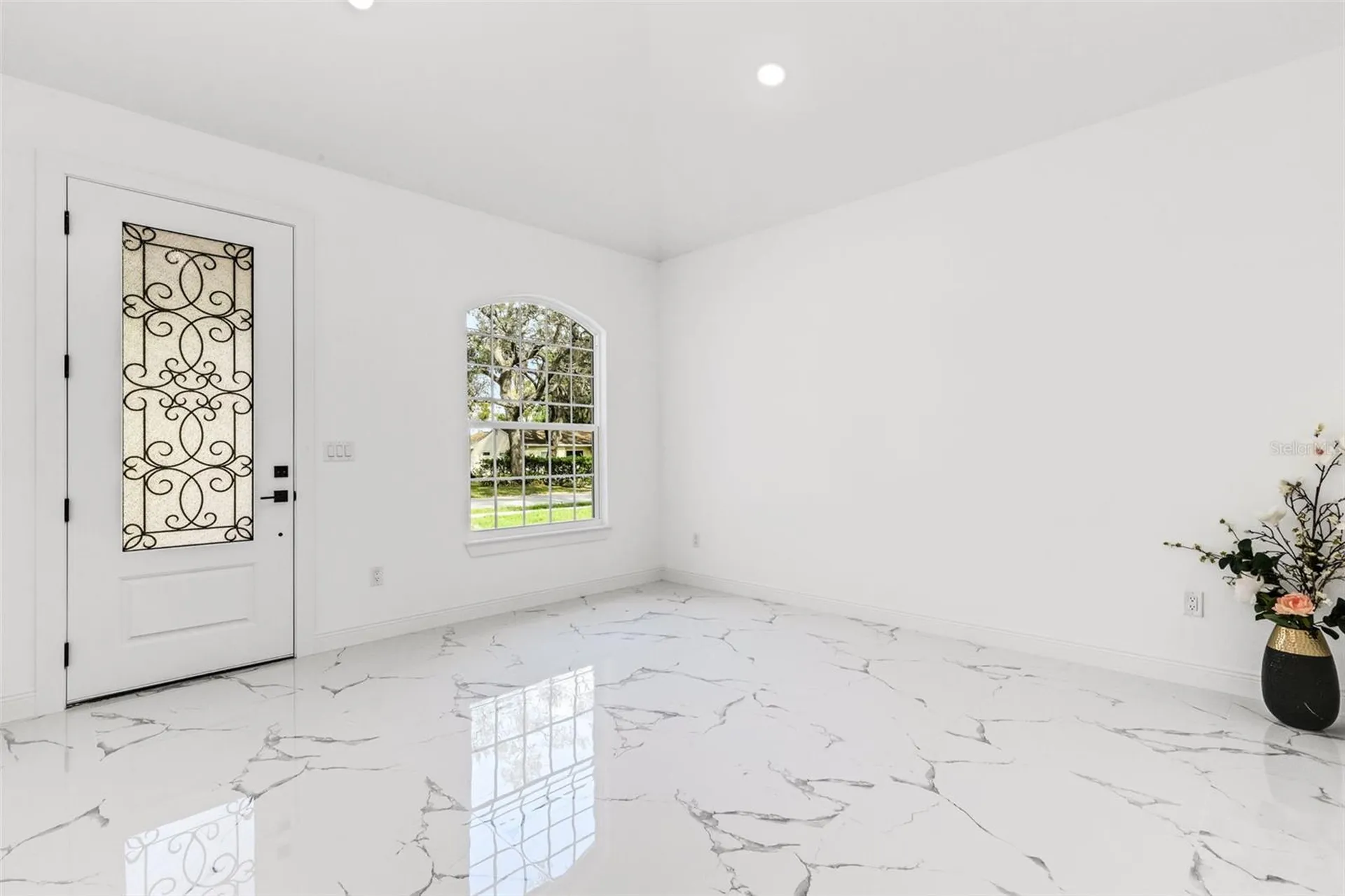 806 W Lowry Lane Tampa FL 33604