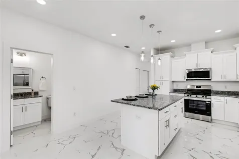 806 W Lowry Lane Tampa FL 33604