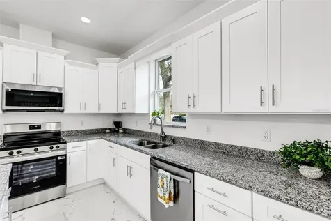 806 W Lowry Lane Tampa FL 33604