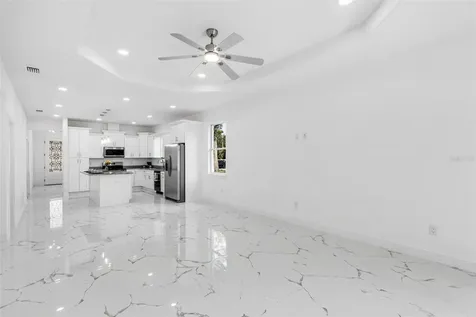 806 W Lowry Lane Tampa FL 33604