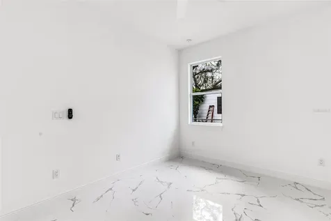 806 W Lowry Lane Tampa FL 33604